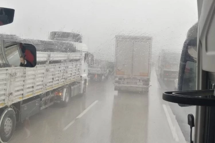 Tarsus-Adana-Gaziantep otoyolunda feci zincirleme kaza! 6 araç birbirine girdi